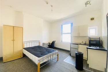 1 bed studio, Park Road, Lenton, Nottingham, NG71JG - Image 1